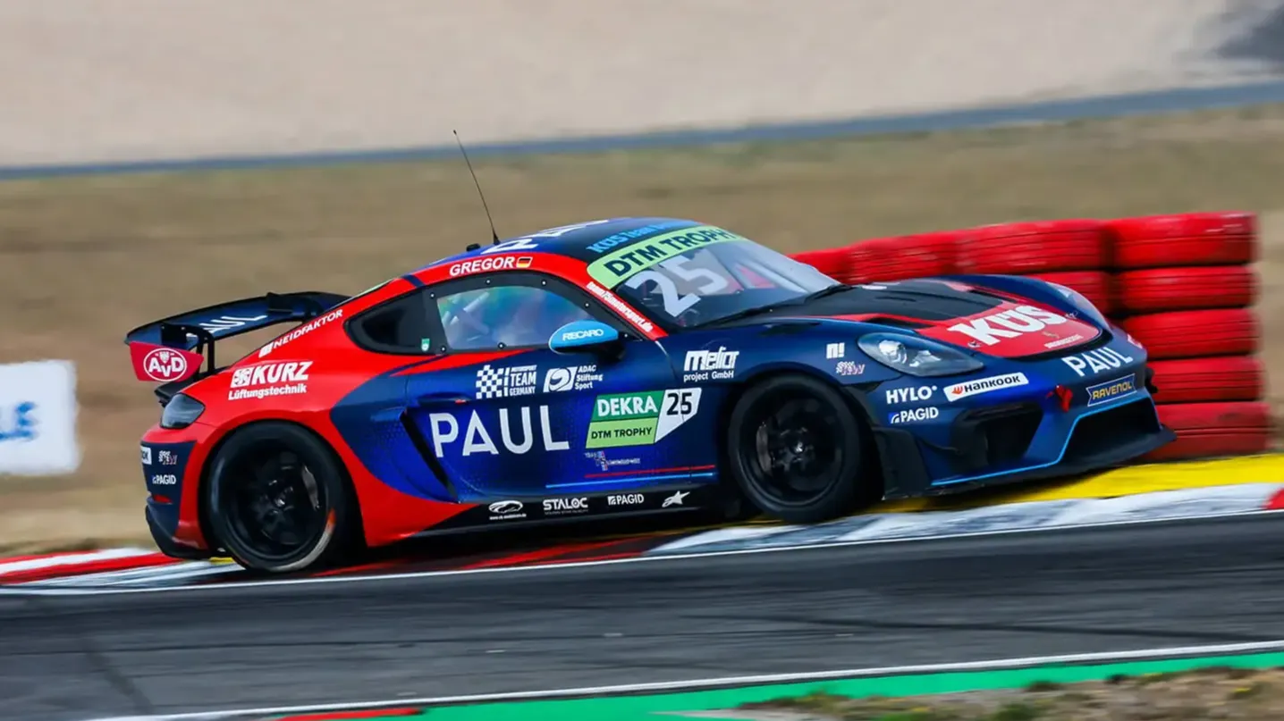 Red & Blue Porsche Cup racing around the track